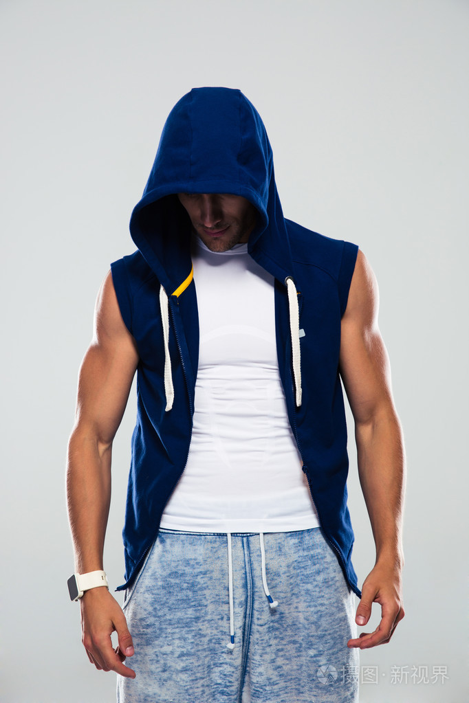 戴帽子的运动员画像