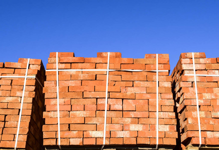 红砖堆成立方体.仓库砖头存储砌产品照片