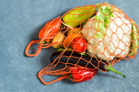 与新鲜有机蔬菜从农场网兜从静物与蔬菜和蘑菇拼贴拼贴从水果和蔬菜