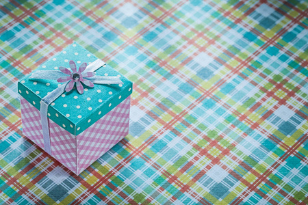 包装礼品盒上选中的纺织庆祝概念
