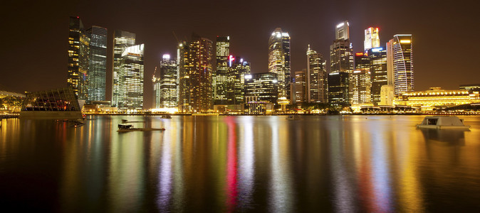 摩天大楼在新加坡的滨海湾图片