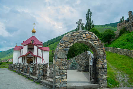 Mironositskaya 在 Alan 假设修道院教堂。Caucasus.Russia