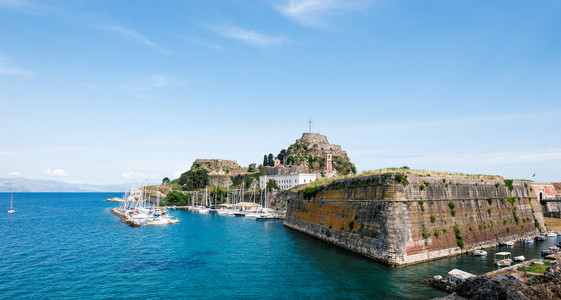 玛丽娜视图从旧港在科孚岛的全景