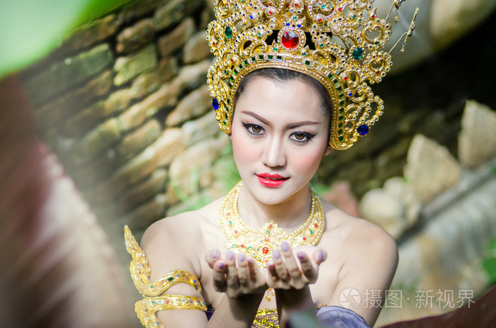 身着民族服装的泰国妇女照片-正版商用图片0d1l2r-摄图新视界