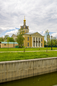 在莫斯科举行春季传统俄罗斯古典建筑风格的东正教教堂