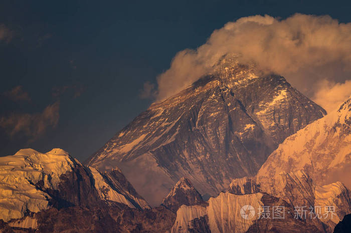 珠穆朗玛峰山顶在日落时从戈焦 Ri，珠穆朗玛峰地区，N