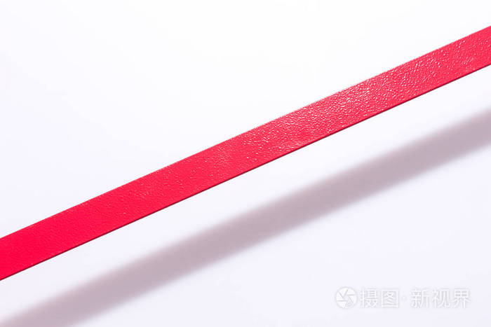 孤立在白色背景上的红线