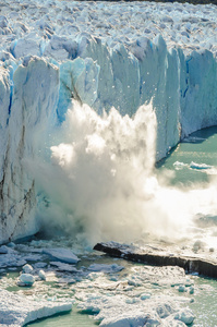 落下的冰块，Perito Moreno 冰川阿根廷