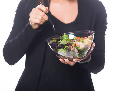 吃健康的有机食品沙拉孤立在白色背景上的女性