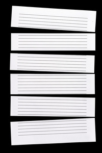 横线关闭了白色横线的纸上黑色孤立照片