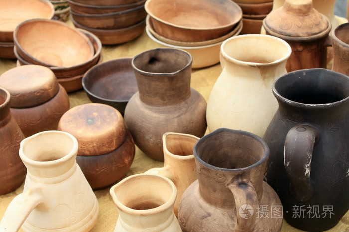 在市场出售的生态粘土陶陶瓷