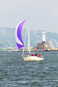 海帆船
