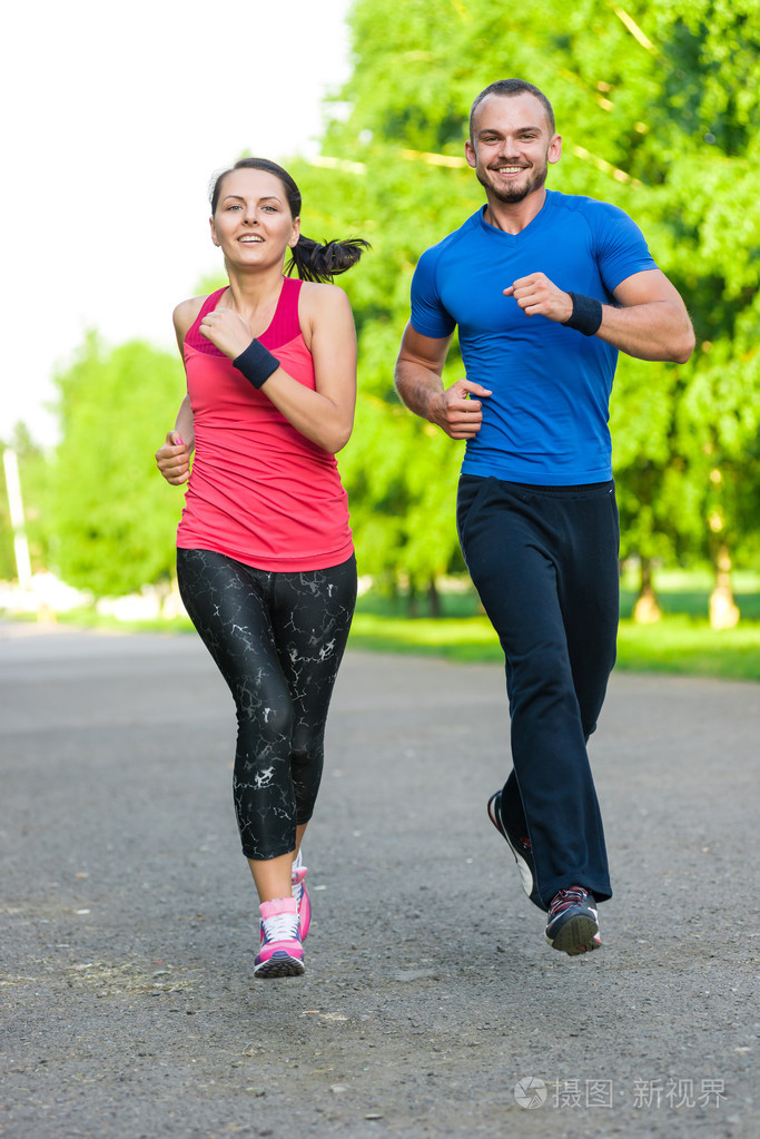 赛跑者培训户外锻炼.城市运行几外面慢跑