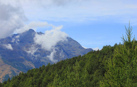 云在山