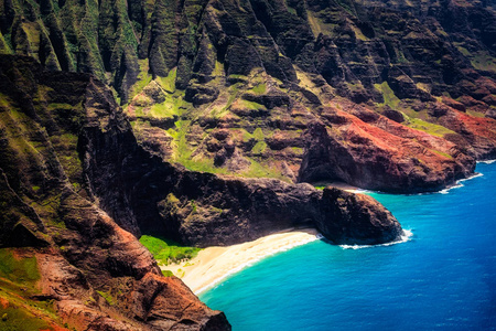 空中花园景观的 Honopu Arch 在 Na Pali 海岸线，考艾岛