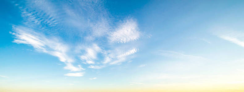 天空和云夏日