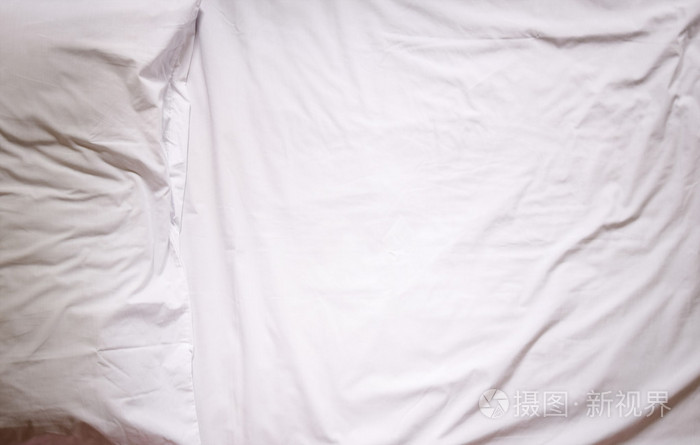 顶视图的床上用品床单和枕头的 f