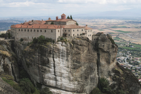 米特奥拉是在岩石塔修道院