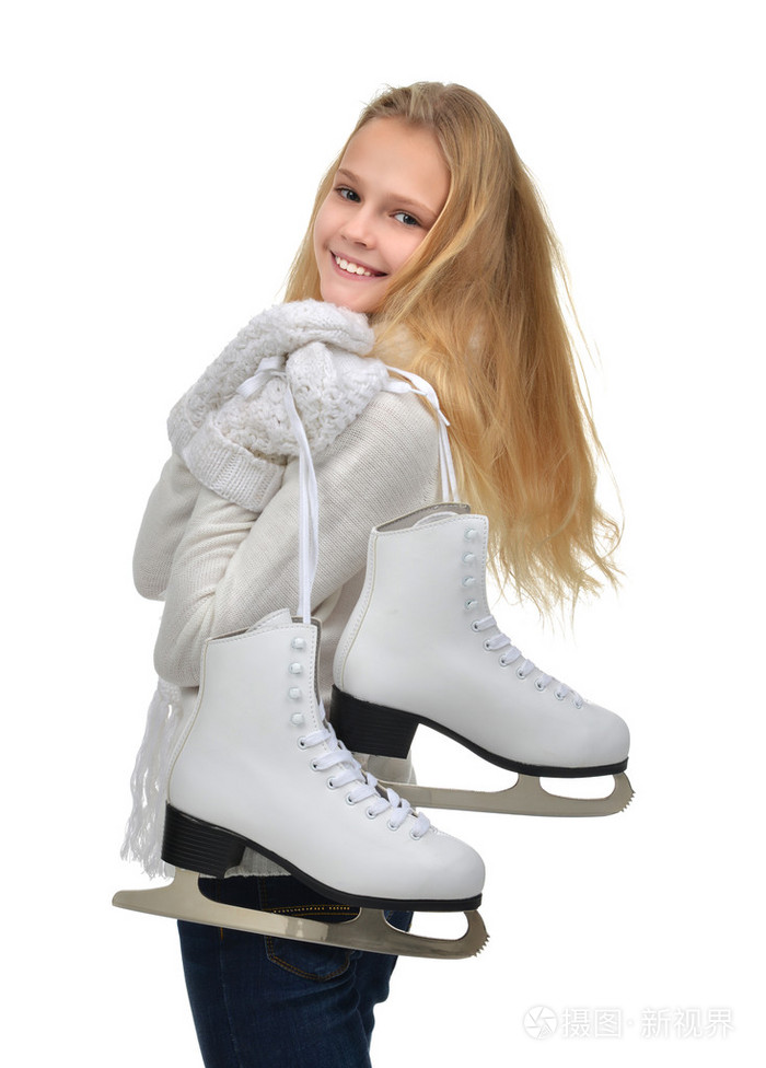 年轻十几岁的女孩，抱着为冬天滑冰 spo 溜冰鞋