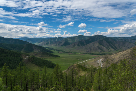 山谷森林天空山路