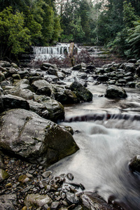 在米德兰地区，塔斯马尼亚的利菲河瀑布