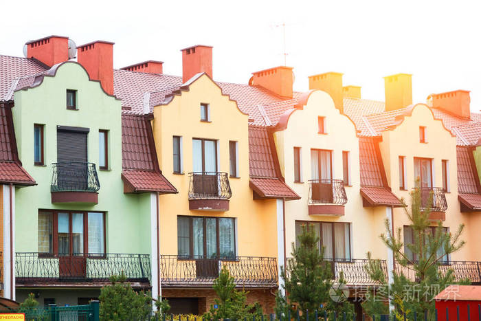 色彩缤纷的房子外墙, 粉彩淡颜色在欧洲