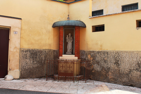 意大利维罗纳圣母雕像