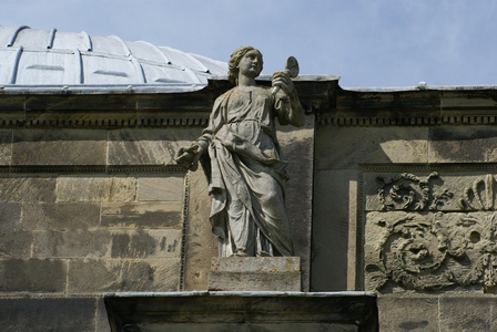 女神 Angitia 雕像