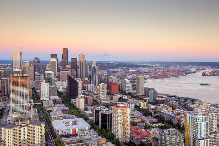 西雅图天际线全景在日落