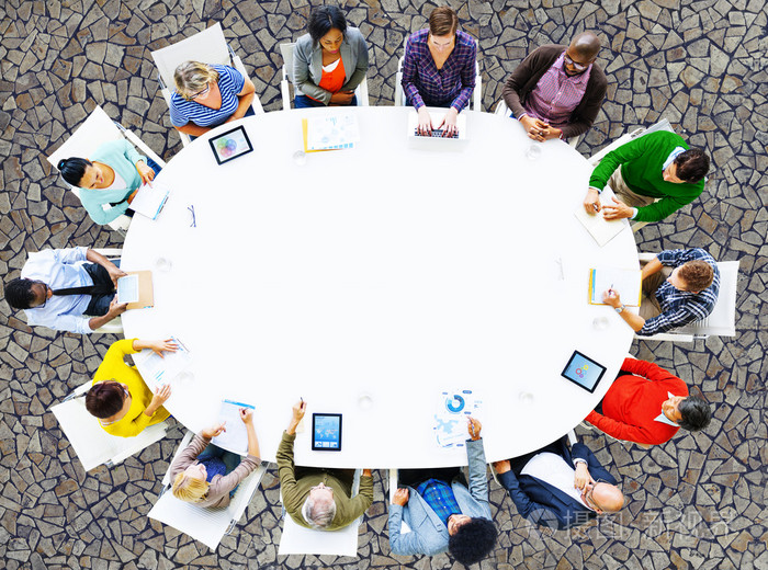 一群人会议集思广益概念