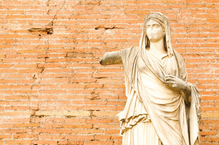 在罗马，意大利的古代雕像
