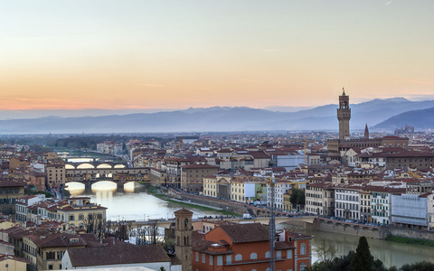 与 Ponte Vecchio，意大利佛罗伦萨的视图