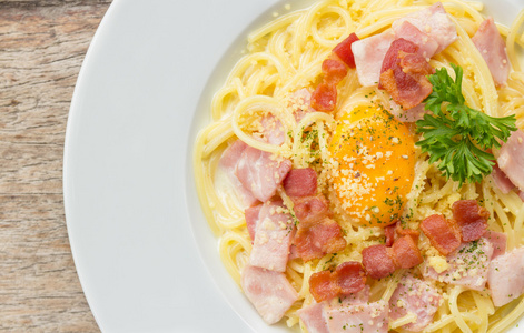 培根和鸡蛋蛋黄面条 carbonara