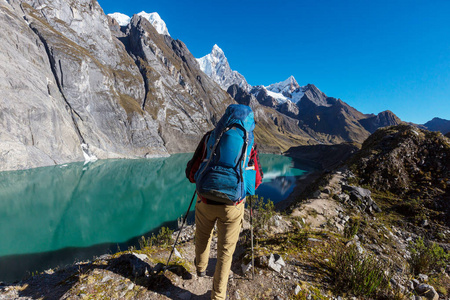 徒步旅行在科迪勒拉山系的场景