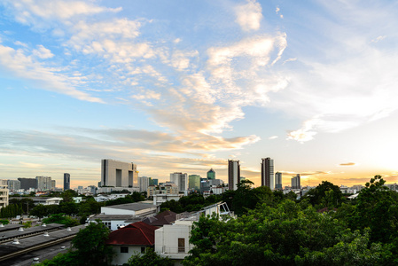 曼谷城市景观在日落时