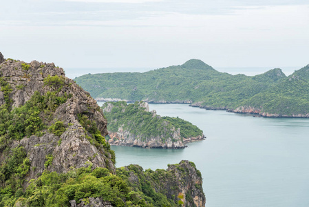 风景的海滩和岛屿从考 Lom 向角度，巴蜀府，泰国