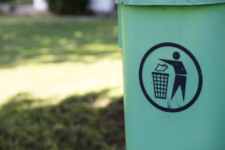 垃圾，垃圾可以在公园外面。保存环境的概念