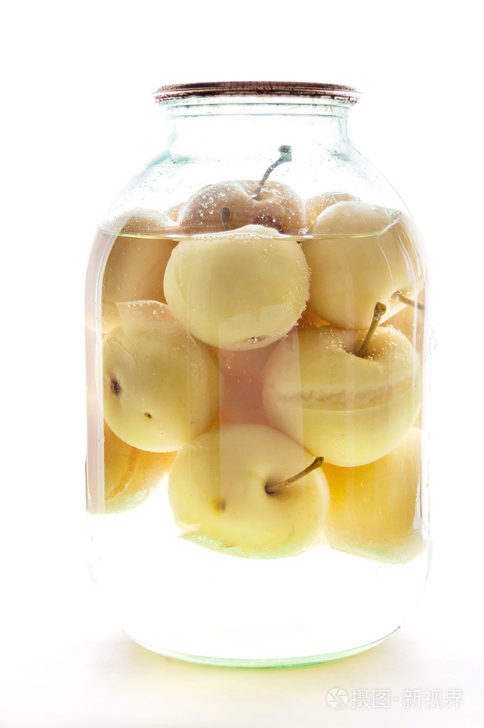 在罐子里的罐头的苹果