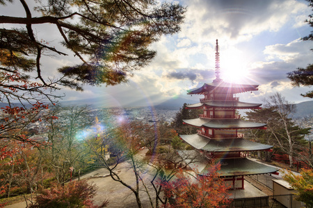 与秋天颜色在日本富士山