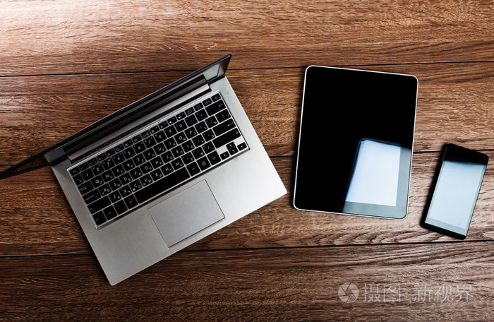 打开笔记本电脑办公场所