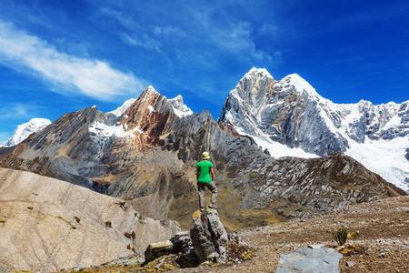 徒步旅行在科迪勒拉山系的场景