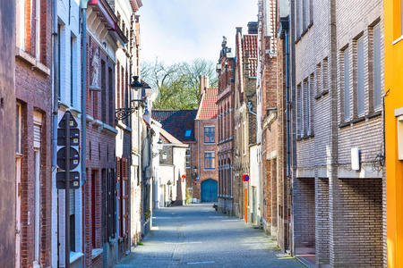 街景与中世纪传统的房子，在布鲁日，比利时人