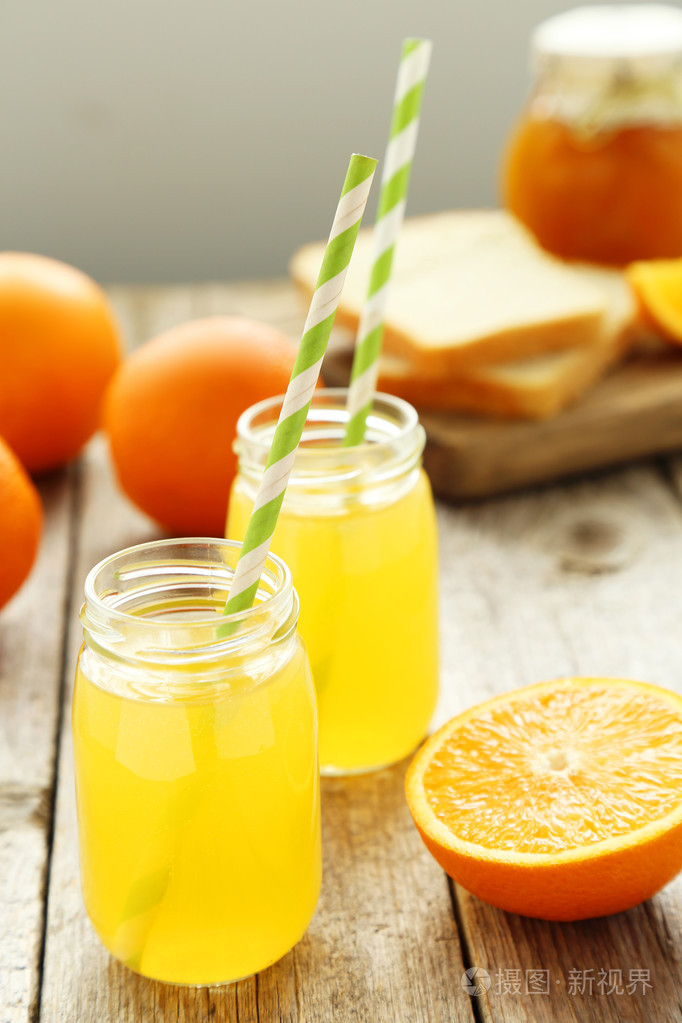 在瓶桔子汁