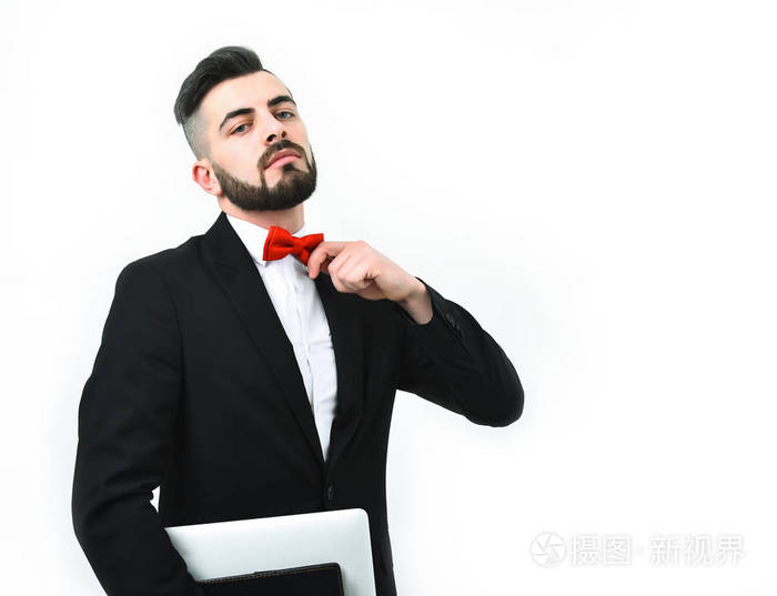 成功的商人与胡子傲慢的脸表达及计算机