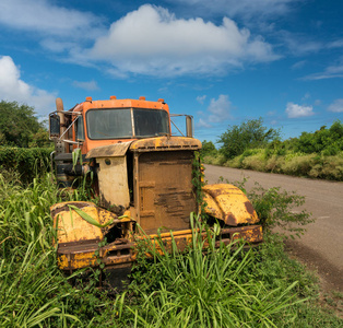 被遗弃的卡车，由老糖厂在科洛阿考艾岛