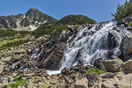 瀑布和 Sivrya 的峰值，皮林山