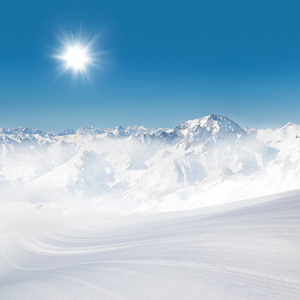 冬天雪时间阿尔卑斯山的全景视图