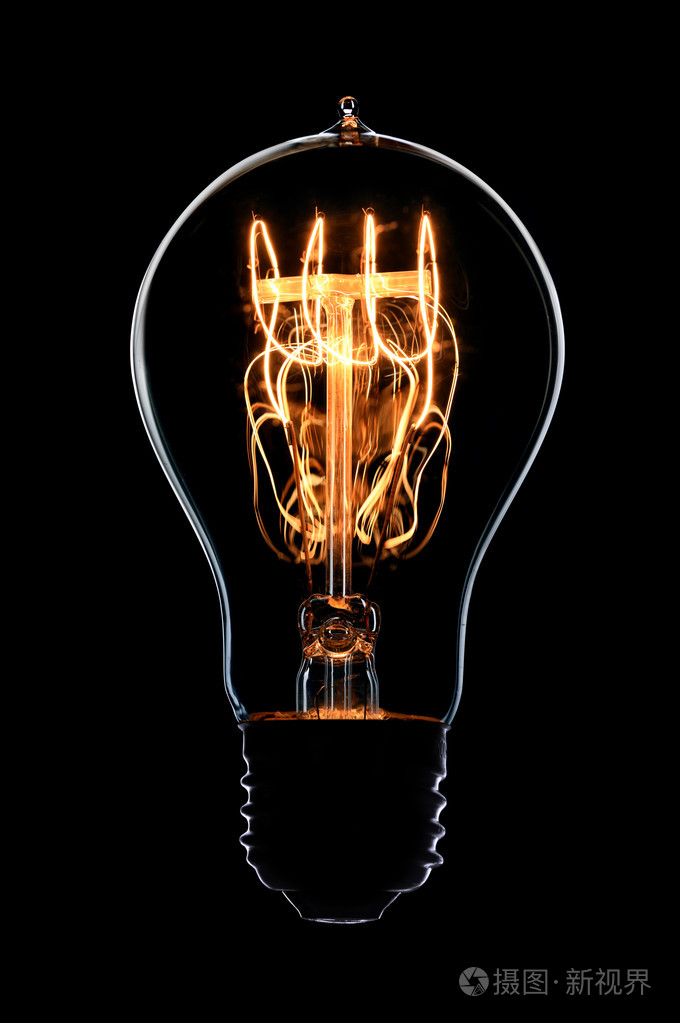 黑色背景上的灯泡