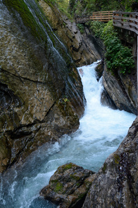 流和深部岩石峡谷木墩图片