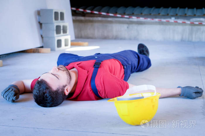 工人在职损伤后晕倒了